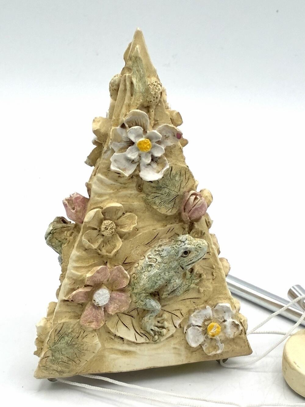 Old Country Gift Collection Frog Flower Resin Wind Chime Dragonfly Vintage